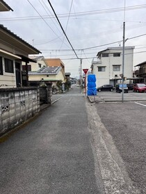 売土地の前面道路含む現地写真