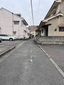 売土地の前面道路含む現地写真