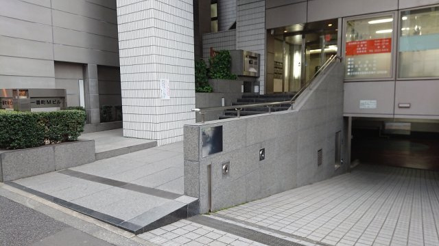 一番町Mビルのエントランス