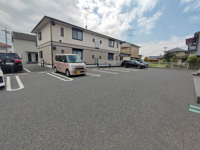 ロイヤルソレール Bの駐車場