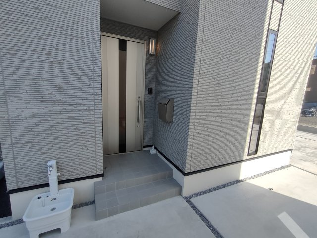 東岩槻駅前ドリームハウスのエントランス|落ち着いたエントランスです