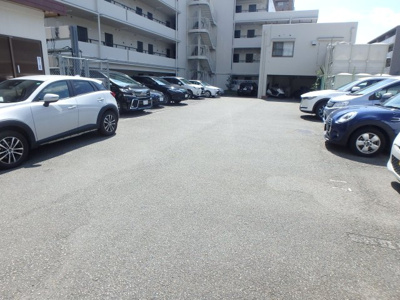 【駐車場】 | ルモンド西宮 | 駐車場完備