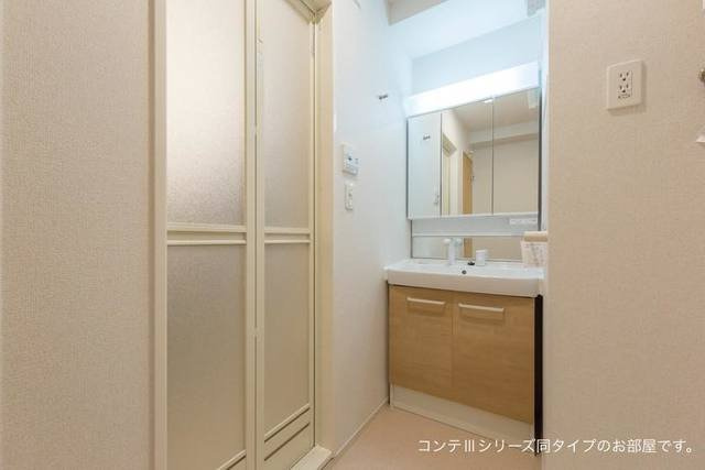 アルヴァの洗面所|明るい洗面所です