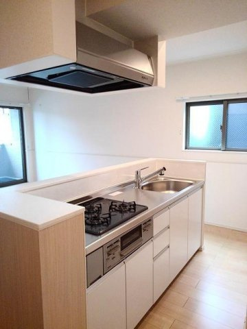 プロスペリタ天白川緑地南のキッチン|コンパクトなキッチンで掃除もラクラク