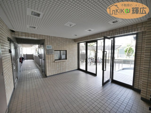 【エントランス】 | サンエクセル江井ヶ島　4階 | スッキリきれいなエントランス