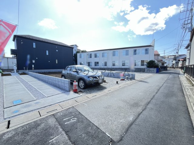 入間市大字下藤沢・全1棟　新築一戸建　～全居室6帖以上～の前面道路含む現地写真
