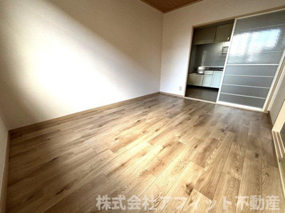 【居間・リビング】 | サンビレッジ春日 | 北東側の洋室6帖