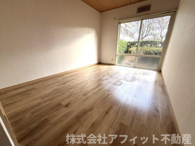 【寝室】 | サンビレッジ春日 | 南東側の洋室6帖