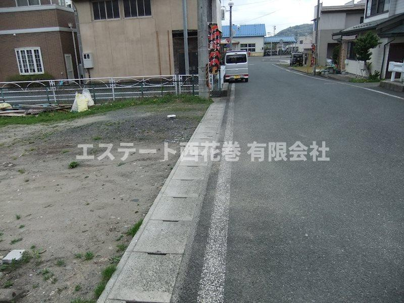 花巻市東和町土沢8区　土地の前面道路含む現地写真|突き当りが土沢駅になります