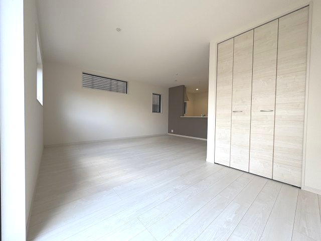 【居間・リビング】 | 春日市一の谷1丁目　3号棟（全4棟）【仲介手数料無料・0円】 | 現地写真。