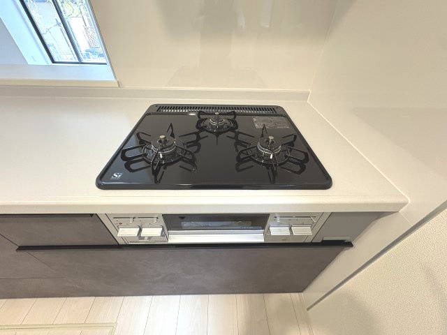 【キッチン】 | 春日市一の谷1丁目　3号棟（全4棟）【仲介手数料無料・0円】 | 現地写真。