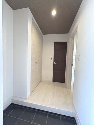 【玄関】 | 春日市一の谷1丁目　3号棟（全4棟）【仲介手数料無料・0円】 | 現地写真。