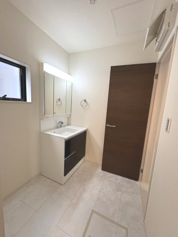 【洗面所】 | 春日市一の谷1丁目　3号棟（全4棟）【仲介手数料無料・0円】 | 現地写真。