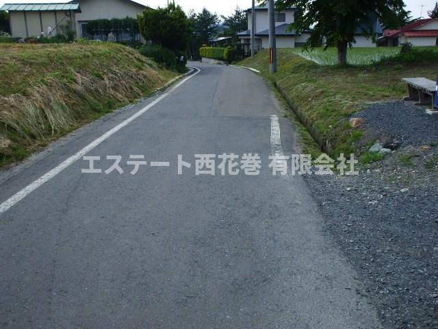 花巻市東晴山11区　土地の前面道路含む現地写真