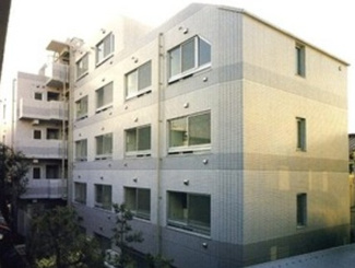 【外観】 | 鉄筋コンクリート造のがっちりとした建物。