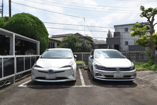 【駐車場】 | マンションの駐車場スペース。空きの有無や駐車料金、サイズ規定などについては、改めてお問い合わせください。～即日のご見学可能～　お問合せはお気軽にどうぞ。