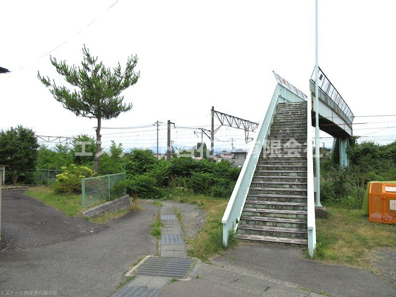 花巻市石鳥谷町好地第6地割　土地の周辺|石鳥谷駅へ歩道橋がすぐそばにあります。