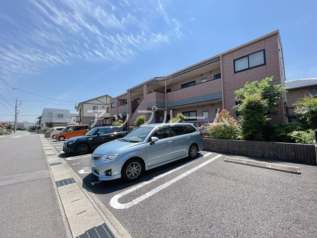 リヴィエールの駐車場