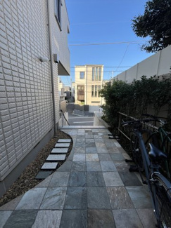 【その他共用部分】 | 玄関側からエントランスをのぞみます。