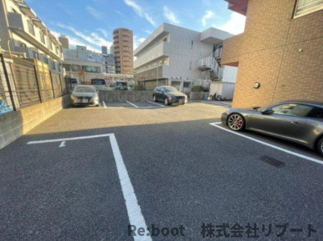 ガディス・パーク行徳壱番館の駐車場