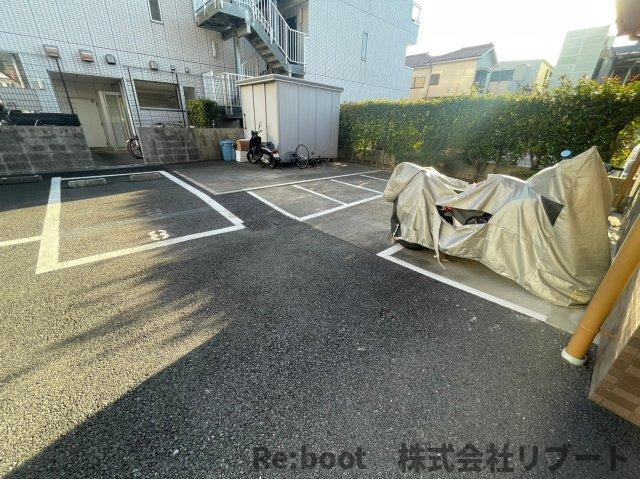 ガディス・パーク行徳壱番館の駐車場
