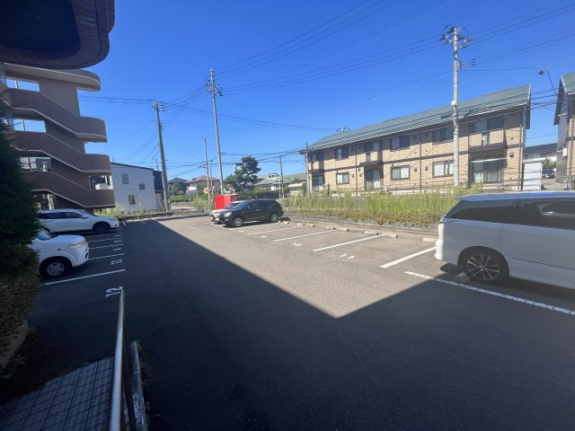 コートビレッジ山王の駐車場