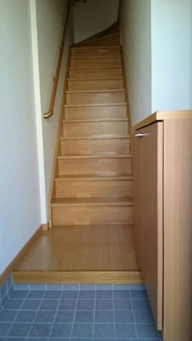 デュエル　ミサキＤの玄関|明るい玄関です