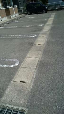 デュエル　ミサキＤの駐車場|車をお持ちの方に嬉しい駐車場付きの物件です