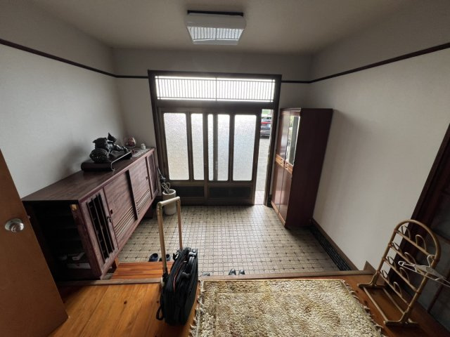 平山新町戸建の玄関