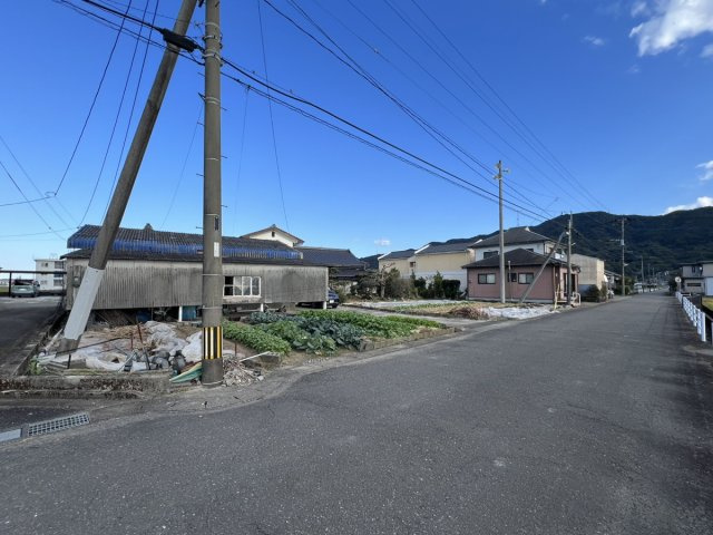 平山新町戸建の前面道路含む現地写真
