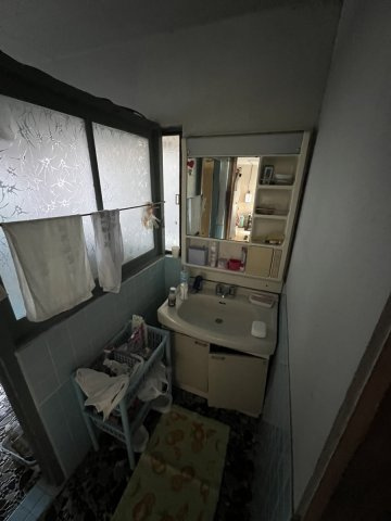 平山新町戸建の独立洗面台