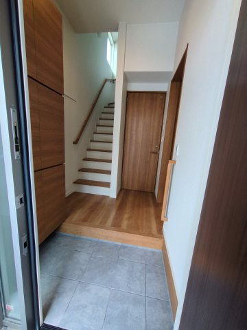 片倉戸建の玄関