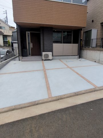 片倉戸建の駐車場