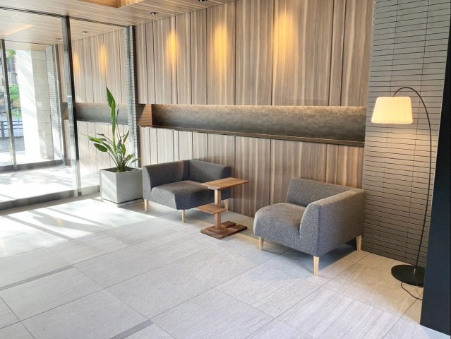 クリオ渡辺通アーバンマークスのエントランス|ちょっとした来客の応対や待ち合わせの場として利用できますね！