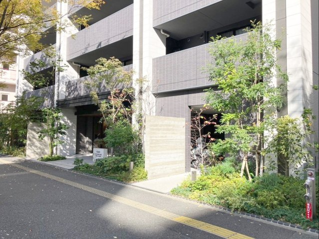 クリオ渡辺通アーバンマークスの外観|ちょっとした買い物に便利なコンビニまで徒歩約3分！