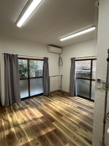 大泉町３－１７－４　戸建の洋室