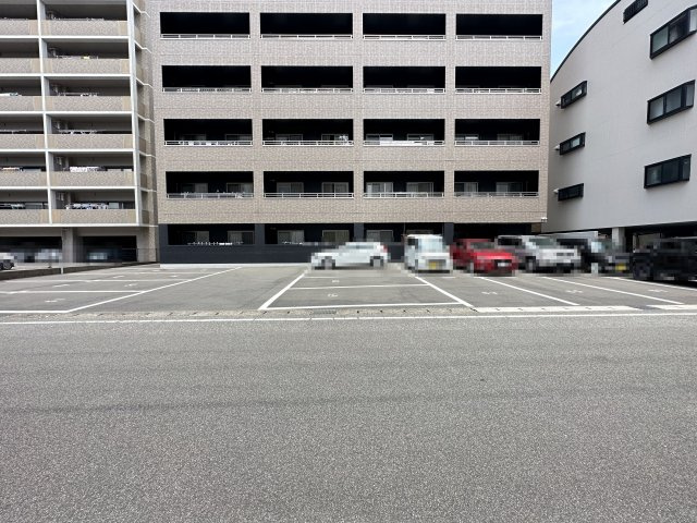 リベルテ・パレⅡの駐車場