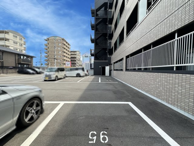 リベルテ・パレⅡの駐車場