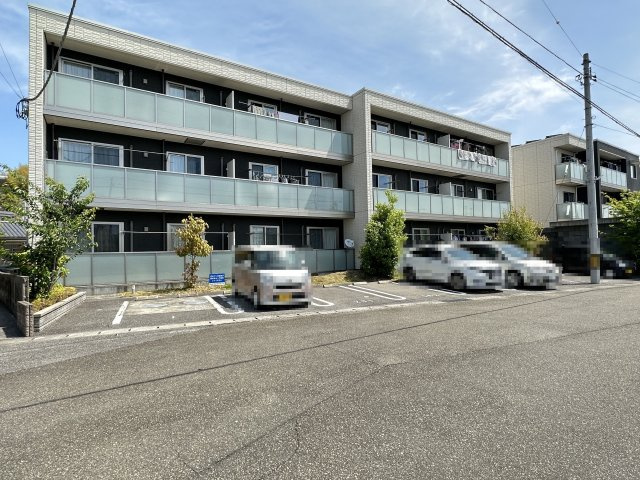 シャーメゾン初月Ⅱ A棟の外観