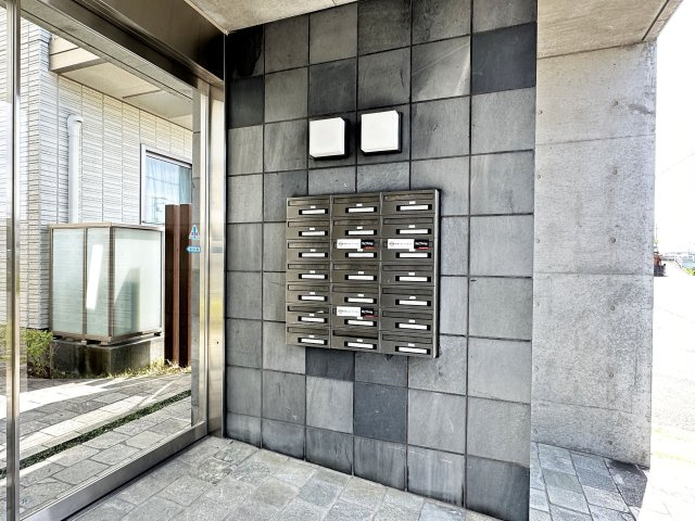 シャーメゾン初月Ⅱ A棟のエントランス