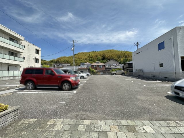 シャーメゾン初月Ⅱ A棟の駐車場