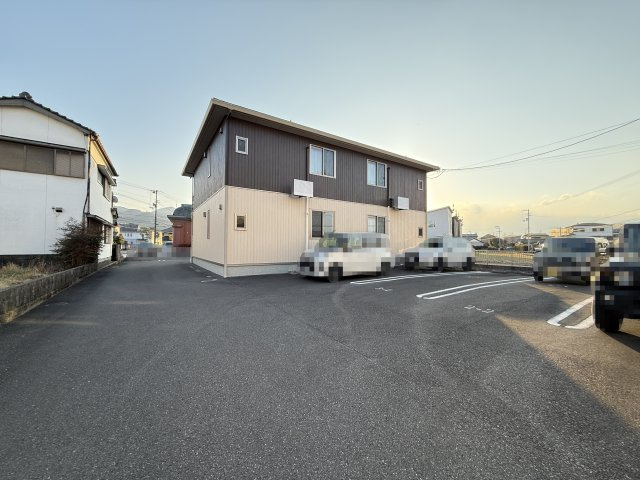 シャーメゾンかすみの駐車場