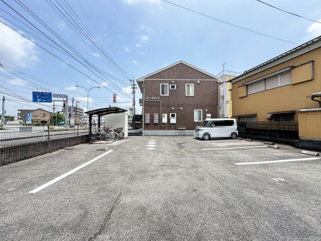 コーポよこたの駐車場