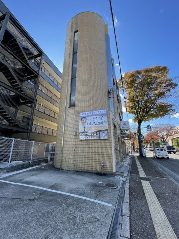 吉村ビルの外観|外はこのようになっています