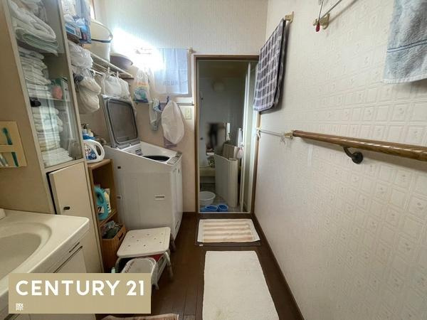 和歌山市坂田　中古戸建の独立洗面台
