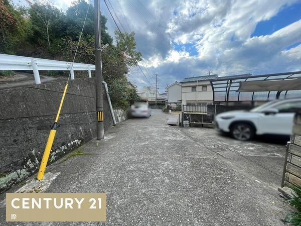和歌山市坂田　中古戸建の前面道路含む現地写真