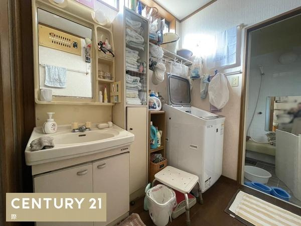 和歌山市坂田　中古戸建の独立洗面台