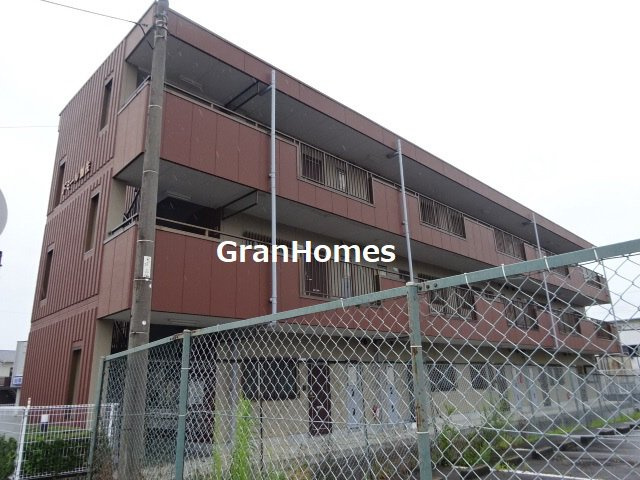 三木市加佐の賃貸マンションの外観