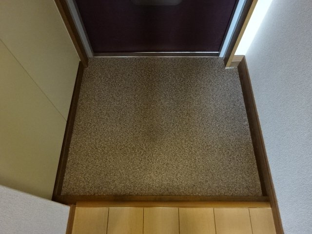 三木市加佐の賃貸マンションの玄関
