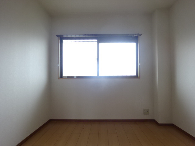 三木市加佐の賃貸マンションの子供部屋